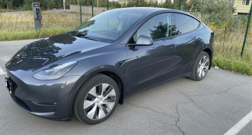 Tesla Y 7 місць  опюренда  для таксі 480 км