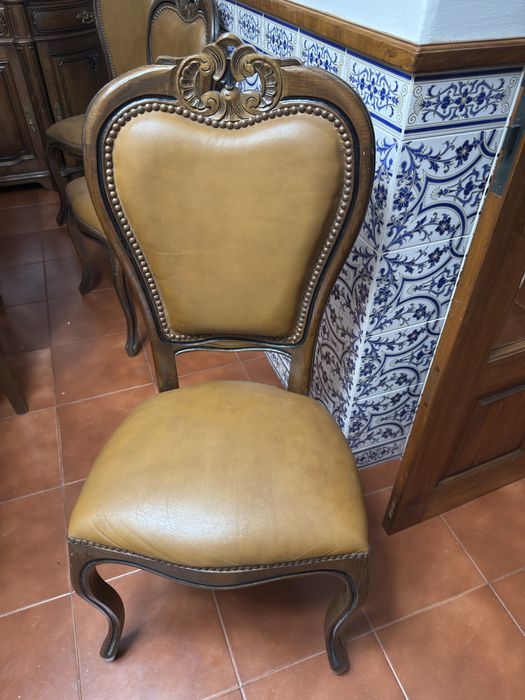 Mesa com 8 cadeiras