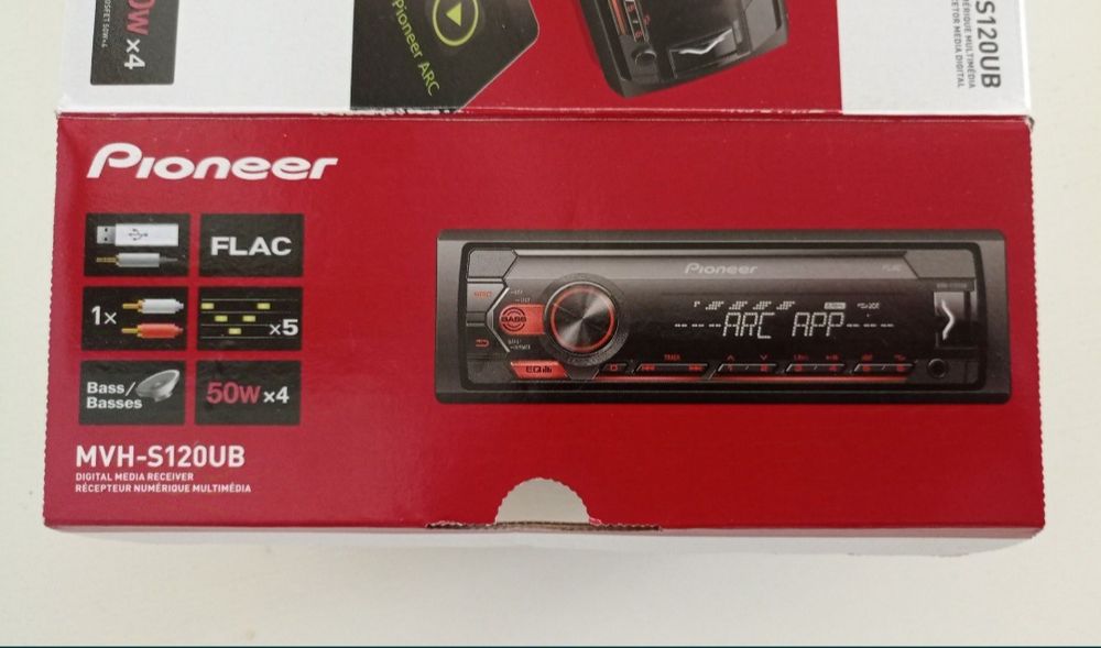 Rádio Pioneer e 2 colunas JVC.