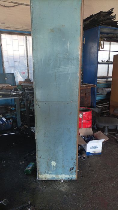 Шафа для одягу робочого приміщення