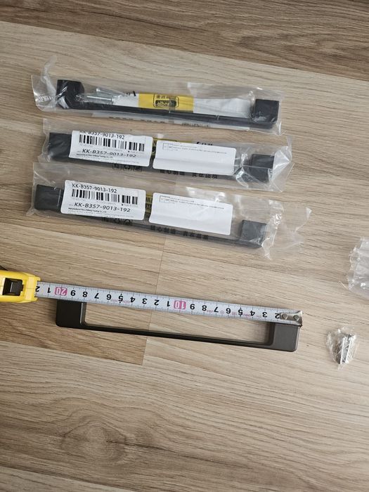 Nowe uchwyty meblowe 20 cm czarne matowe – komplet 4 szt. + śruby