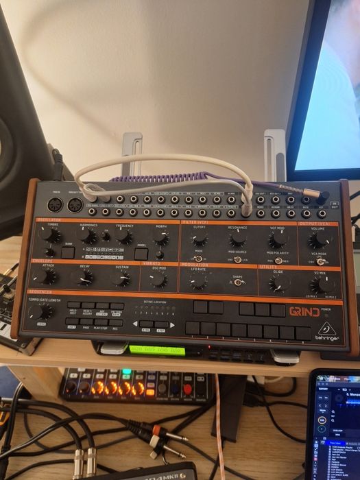 Behringer Grind (como novo ainda na garantia)