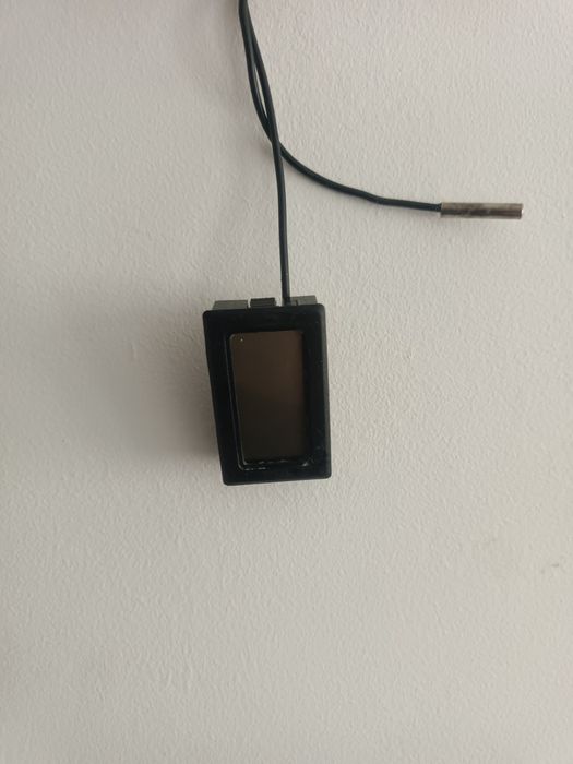 Maly termometr cyfrowy do akwarium terrarium