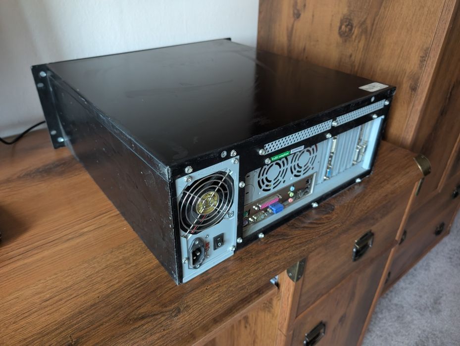 Serwer Rack 4U 19" obudowa + komputer LGA775, 2 GB RAM, 500 GB