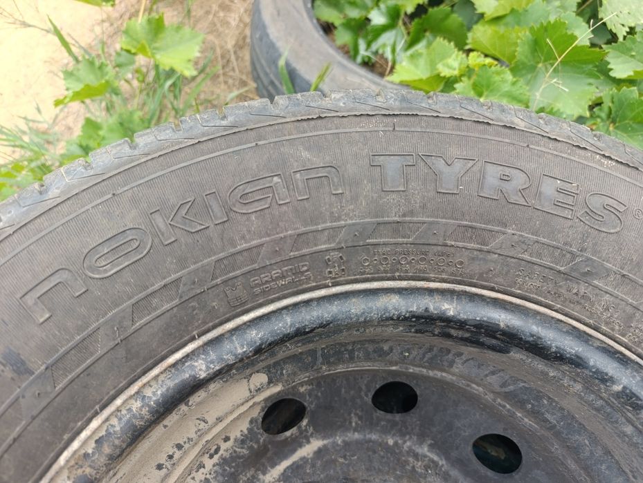 продам шину б/у на микроавтобус