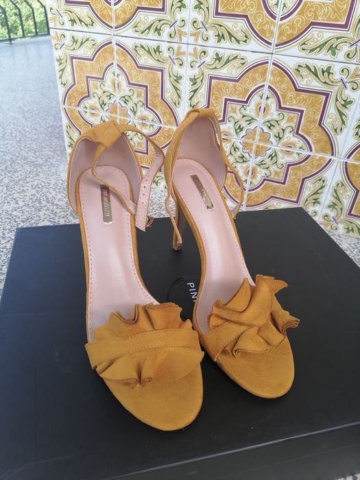 Sandálias 41 duas cores disponíveis