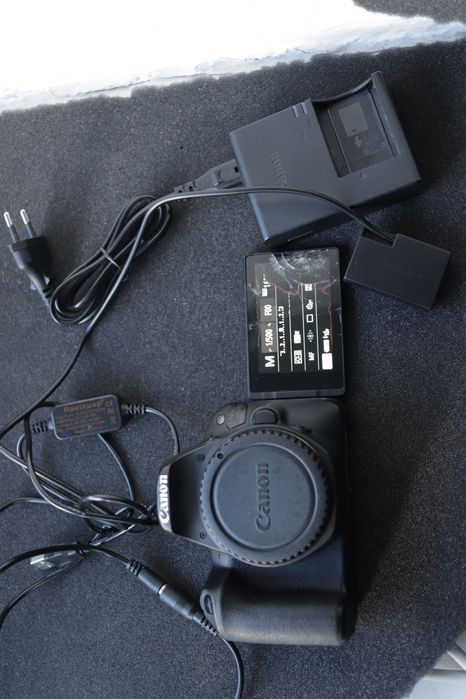 Canon EOS 200D Body — вебкамера/стрім-камера  (поворотний екран)