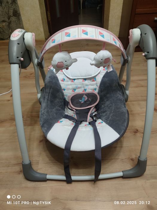 Шезлогн-гойдалка та заколисуючий центр Mastela Deluxe Portable Swing