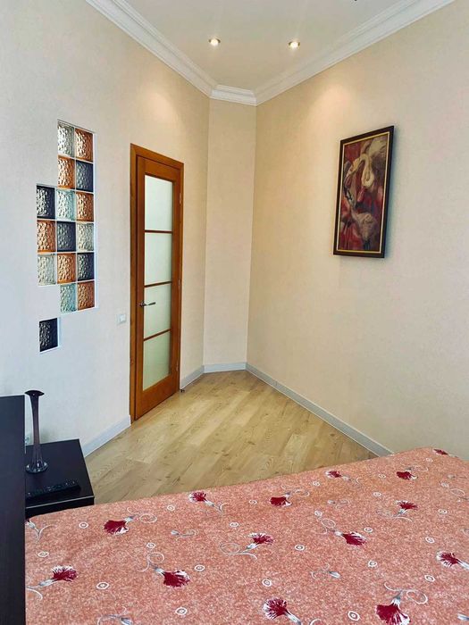 Продам красивую 2к сталинку в самом центре города