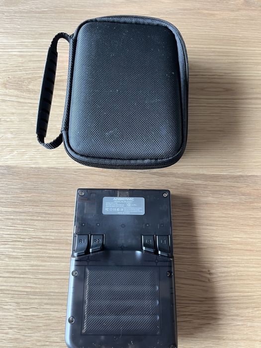 ANBERNIC RG40XXV Retro Game Console — preta — como nova