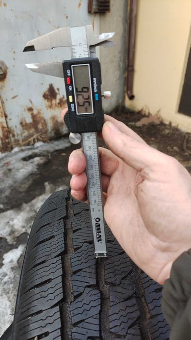 Зимова резина ARIVO 205/65/16с