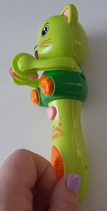 Розвиваюча іграшка-брязкальце Котик для малюків