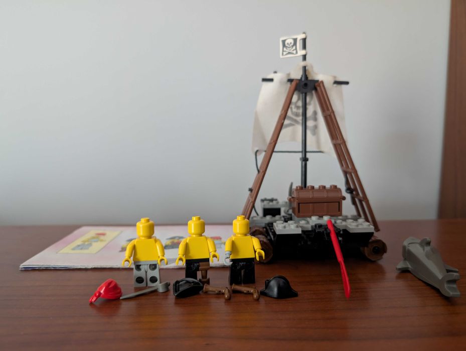 Lego 6261 Piracka Tratwa z Kapitanem