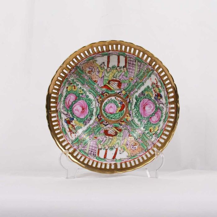 Hand-painted porcelain cup from Macau