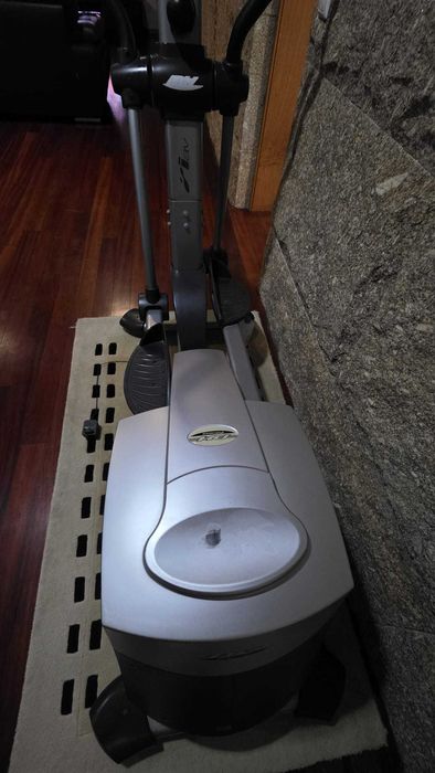Elíptica BH Fitness Iridium Avant G245 – Como Nova | Muito Robusta