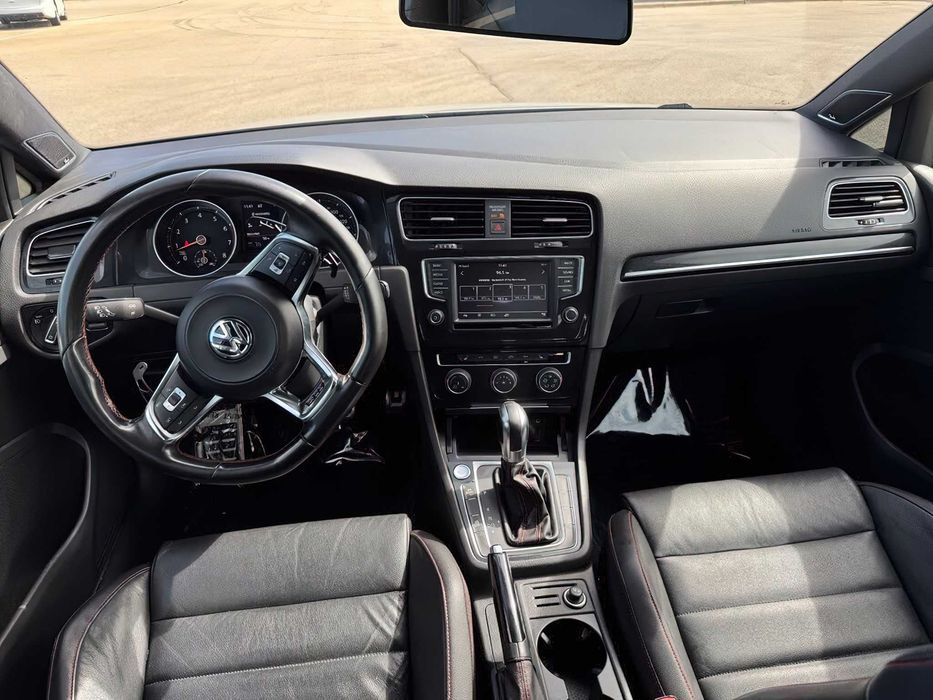Volkswagen Golf GTI SE 4-Door      2017