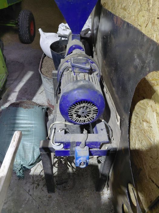 Маслопрес 220 холодного віджиму