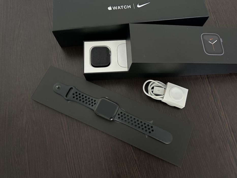 Смарт-годинник Apple Watch Nike Series 5 GPS, 40mm