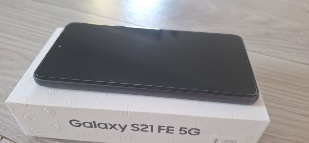 Samsung S21FE 5G  6/128 grafit, 2 szt,  jak nowy
