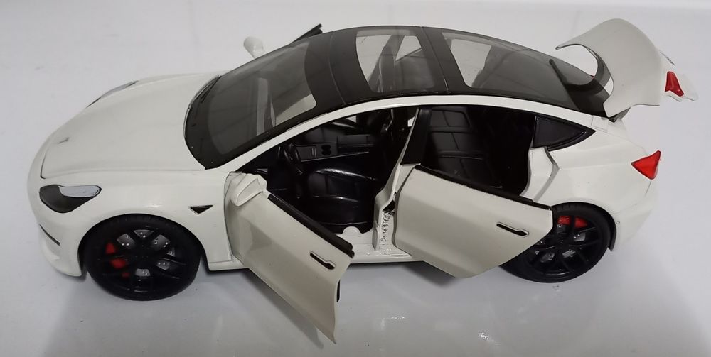 Tesla Model 3 Miniatura esc 1/24