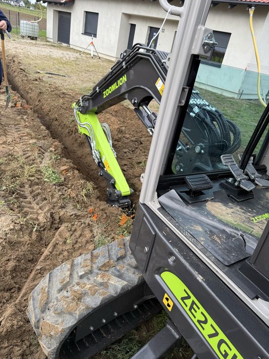 Uslugi minikoparką 2,7t