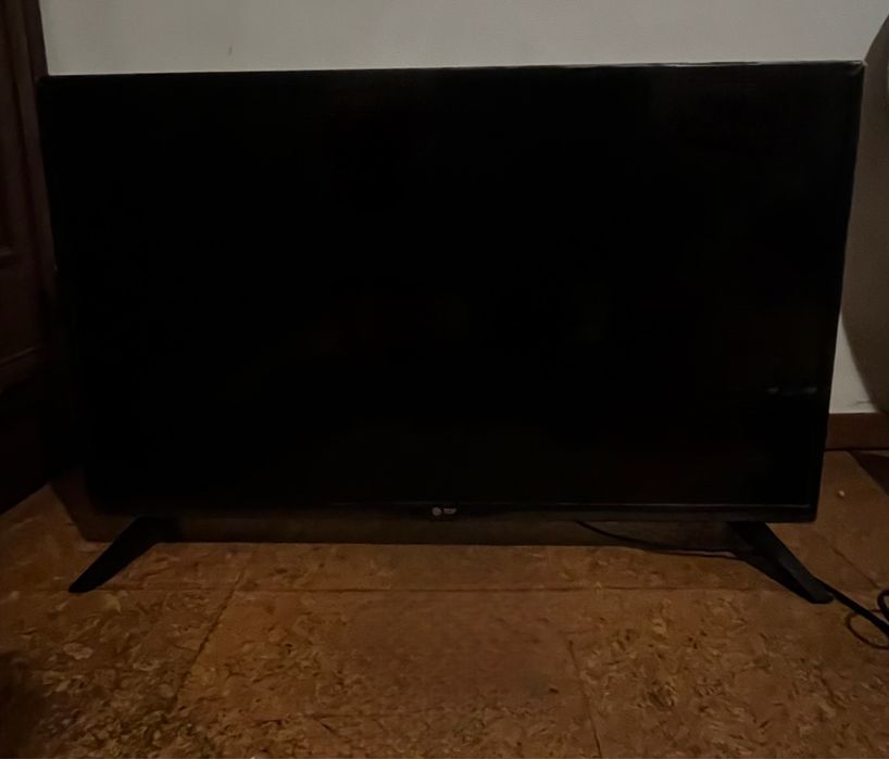 Televisão TOP , quase nova, com o comando respetivo