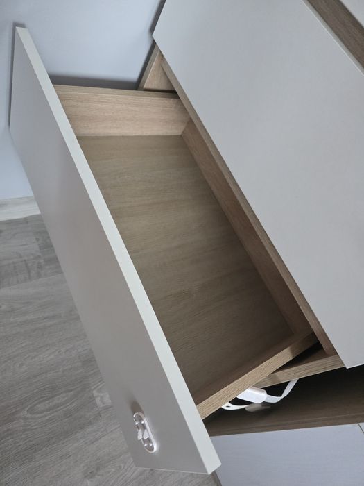 Komoda z czterema szufladami, dąb sonoma, białe fronty