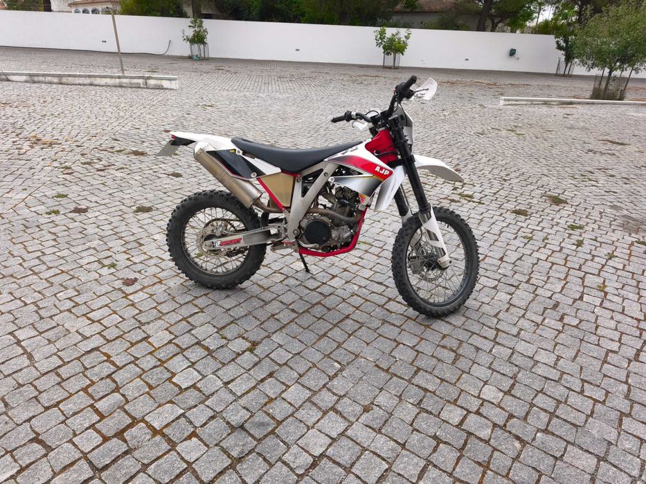 Ajp 250 pr5 pouco usada