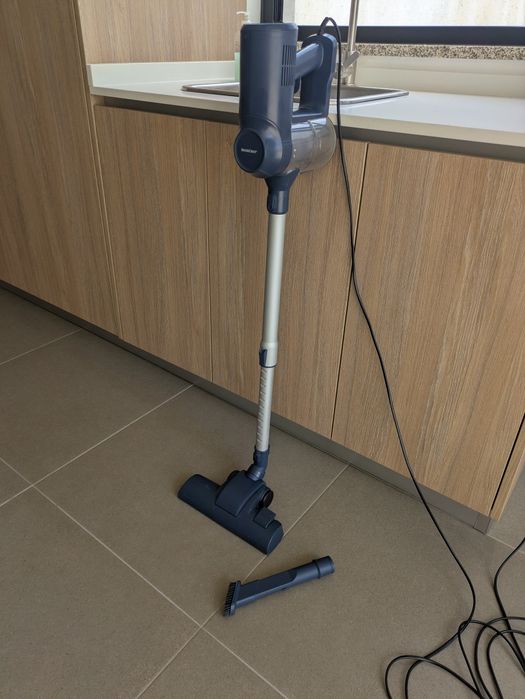 Aspirador vertical com Fio Silvestre
