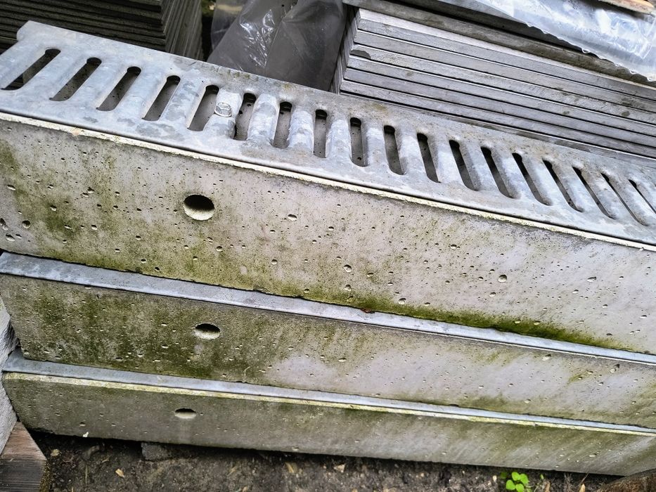 Koryto betonowe, odpływ z kratką