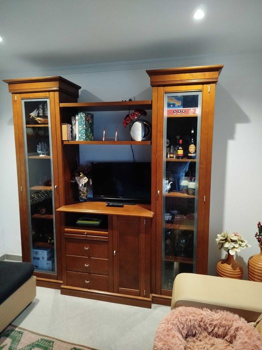 Móvel de sala em boa conservação
