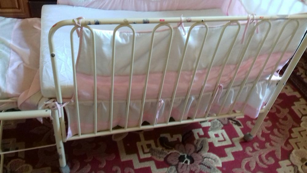 Дитяче ліжечко.Geoby