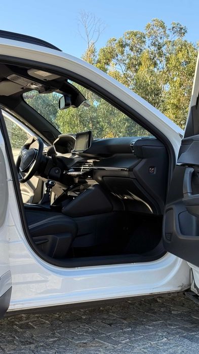 Peugeot 2008 1.2 PureTech 100 CV Allure | 27.000 km | 2023