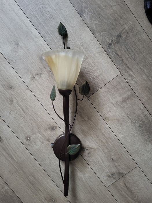 Kinkiet w stylu vintage z abażurem w kolorze kremowym