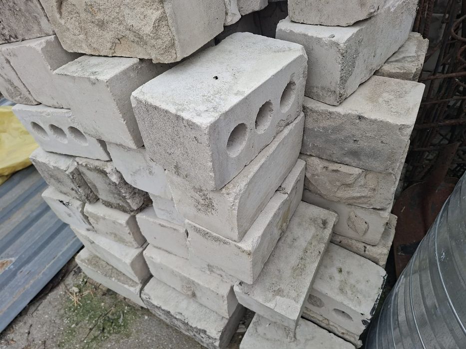 Sprzedam białą cegłę podwójną dziurawkę