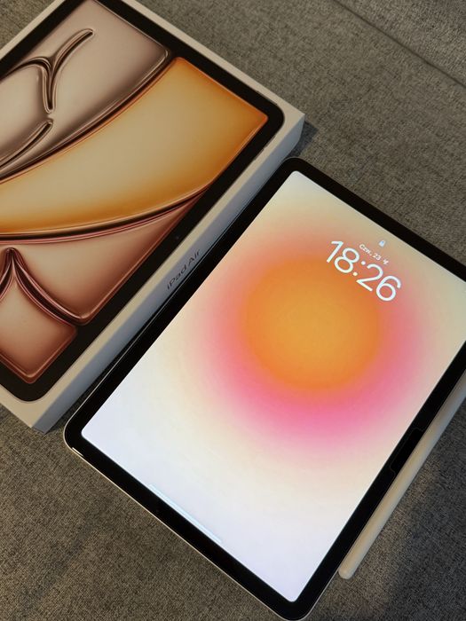 iPad Air 11" M3 128 GB Wi-Fi Starlight + Apple Pencil Pro + klawiatura + etui