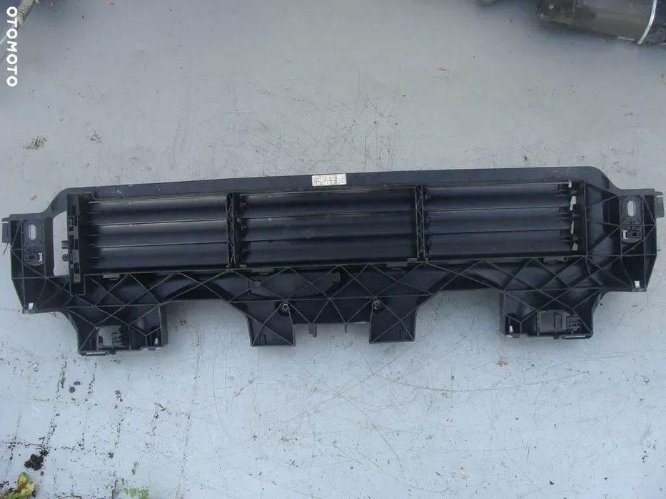 AUDI E-TRON KIEROWNICA POWIETRZA ŻALUZJA  4KE807771 4KE890067B