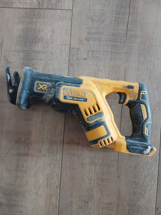 Piła szablasta lisek dewalt