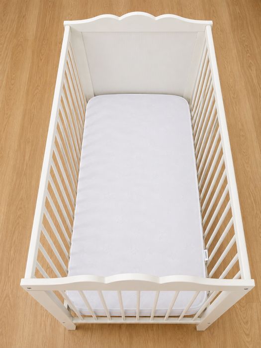 Cama de bebe com colchao IKEA