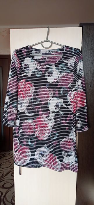 Стильний жіночий свитерок