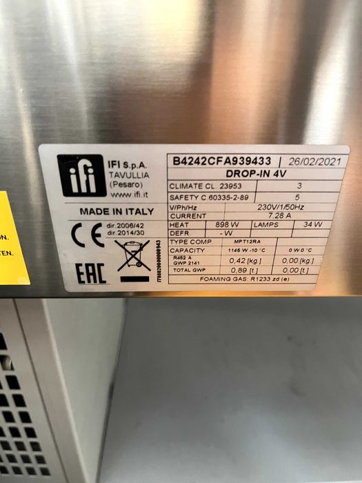 Witryna cukiernicza IFI Drop-in