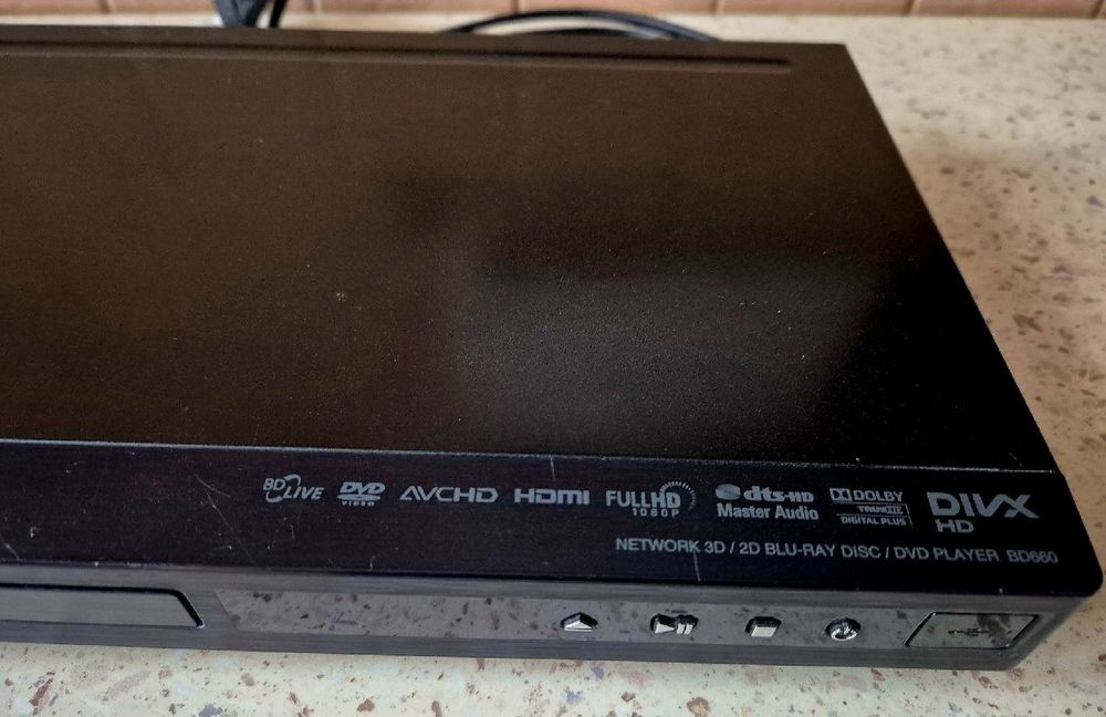 Telewizor  32" + odtwarzacz Blu-Ray