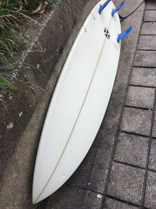 Prancha surf 5'10 com 27.5L bom estado