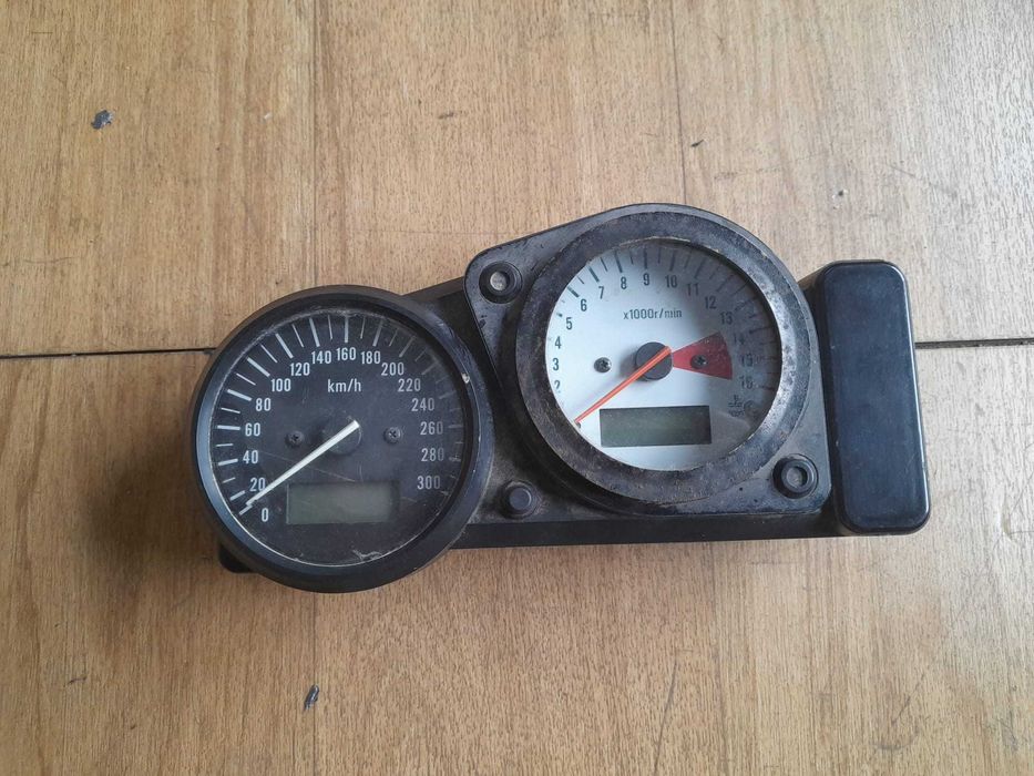QUADRANTE OEM SUZUKI GSXR 750 96 (AVARIADO)