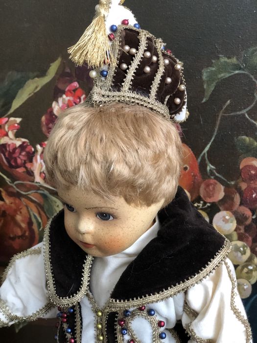 Кукла фарфоровая