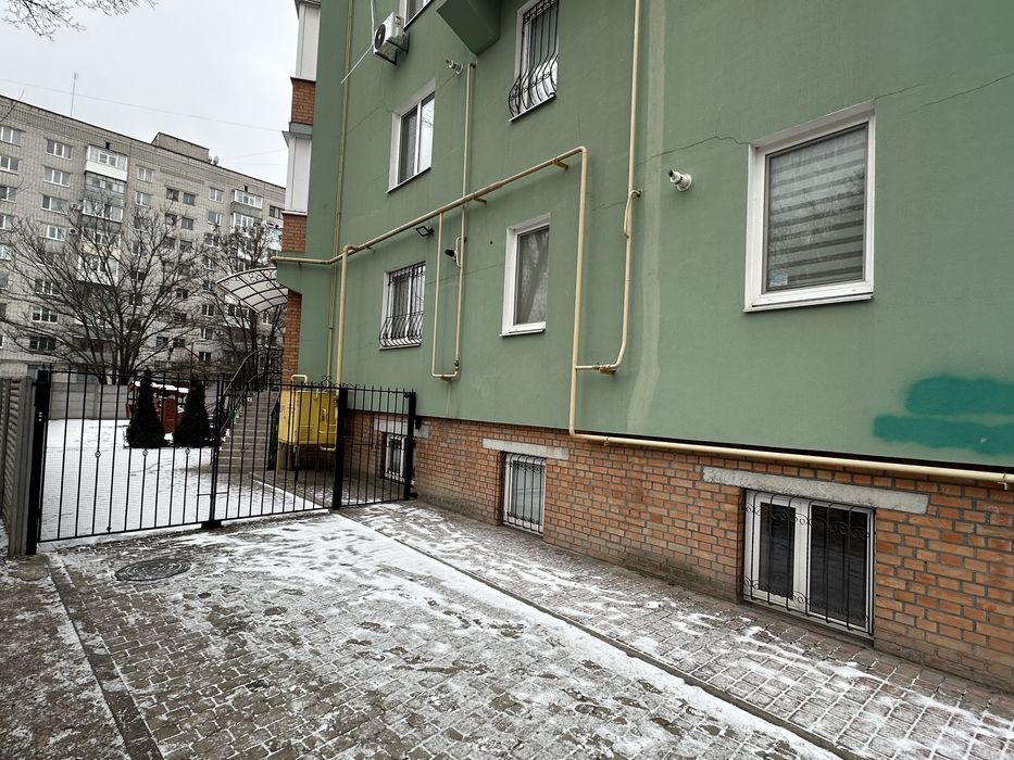 Продаж комерційного приміщення 85 метрів (1поверх+цоколь) центр міста