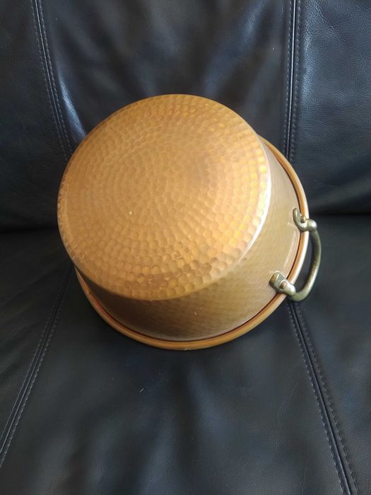 Antiga panela grande em cobre martelado (32 cm)