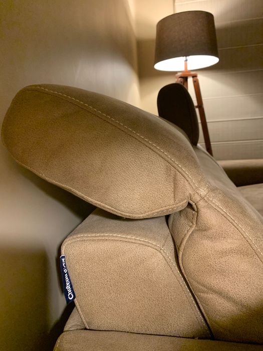 Sofá Château d’Ax (3 lug). Como novo. Garantia 3 anos.