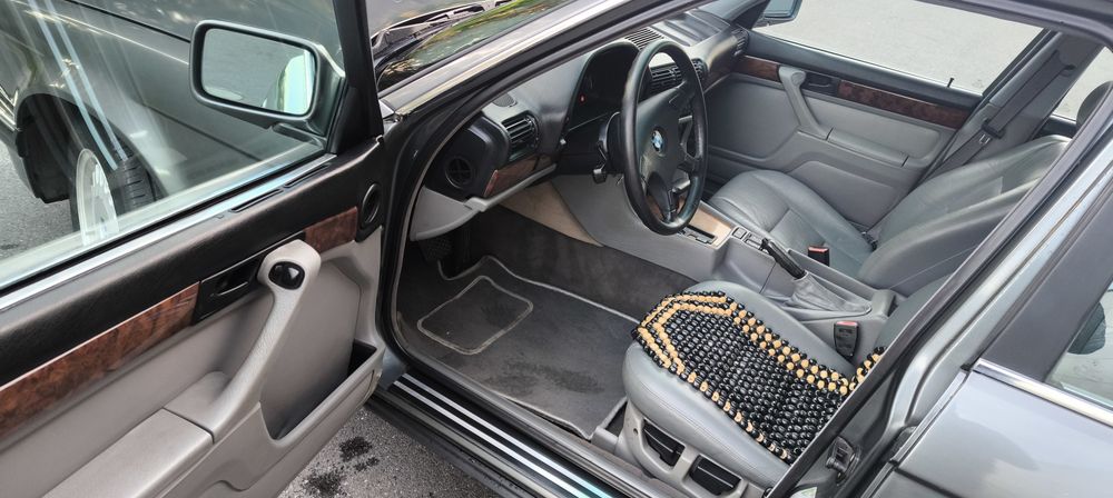BMW 735i E32 automat rok 1989