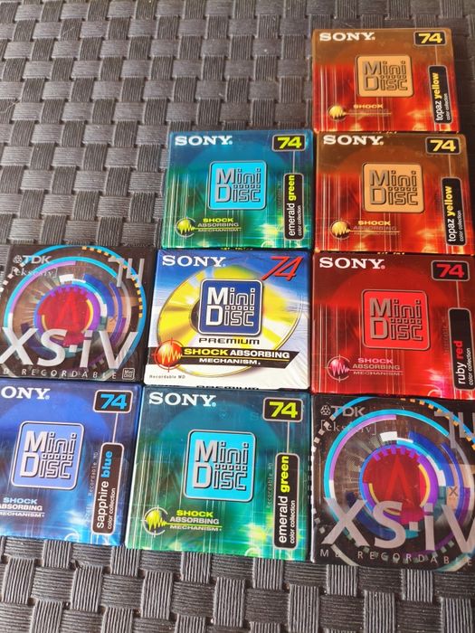 Sony MiniDisc Walkman MZ-R35 + 9 MiniDiscs 74 min + bateria + earphones originais